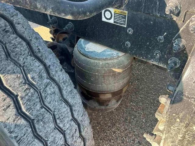 Image of Peterbilt 367 equipment image 2