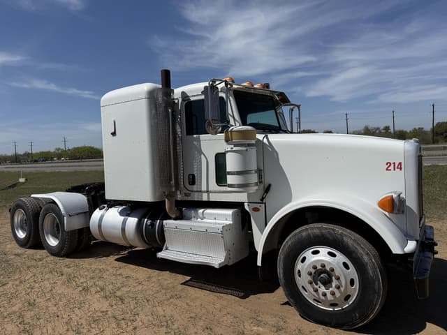 Image of Peterbilt 367 equipment image 2