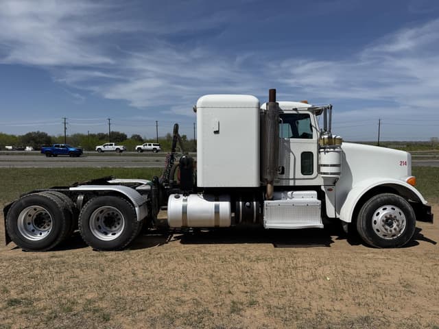Image of Peterbilt 367 equipment image 3