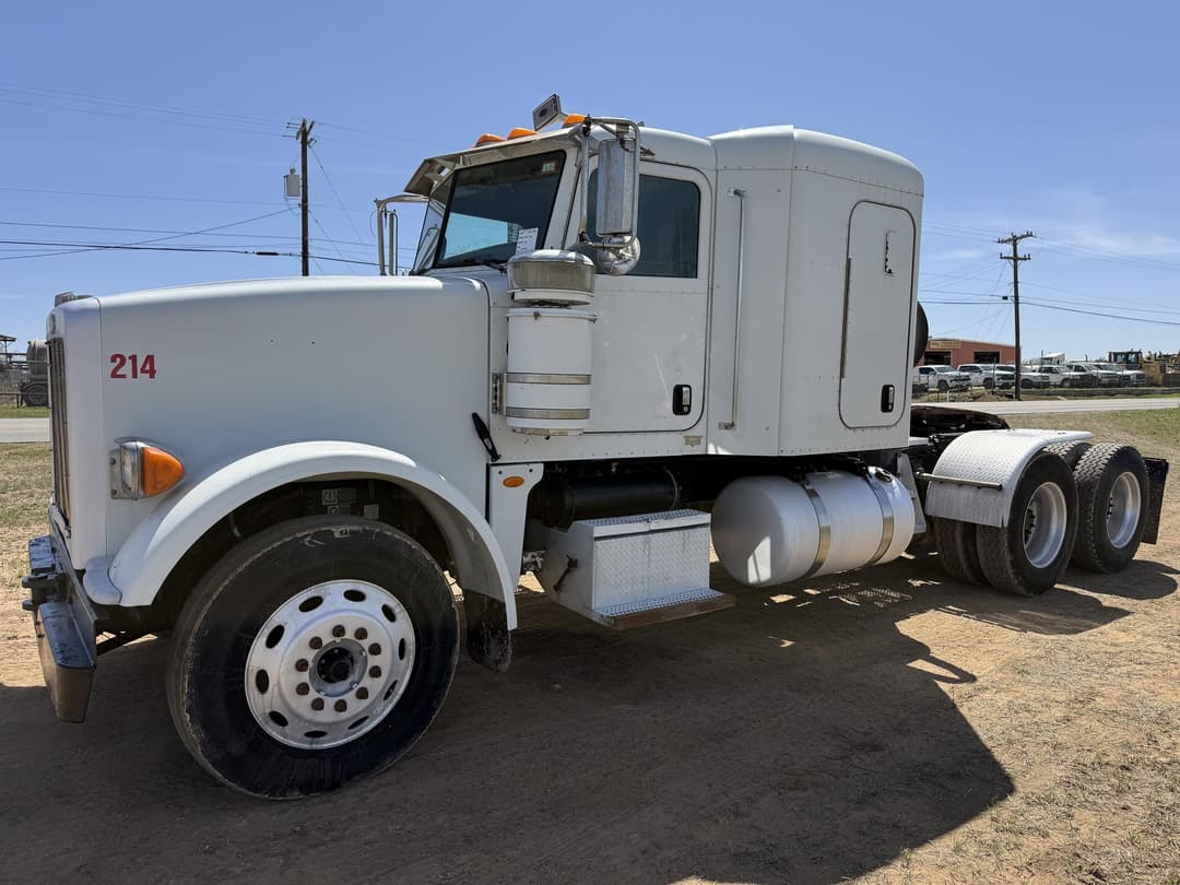 Image of Peterbilt 367 Primary image