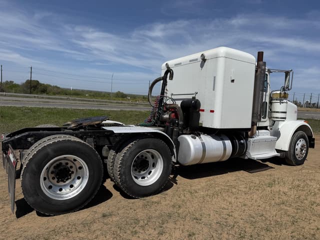 Image of Peterbilt 367 equipment image 4