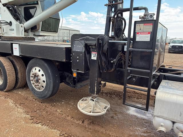 Image of Peterbilt 367 equipment image 3