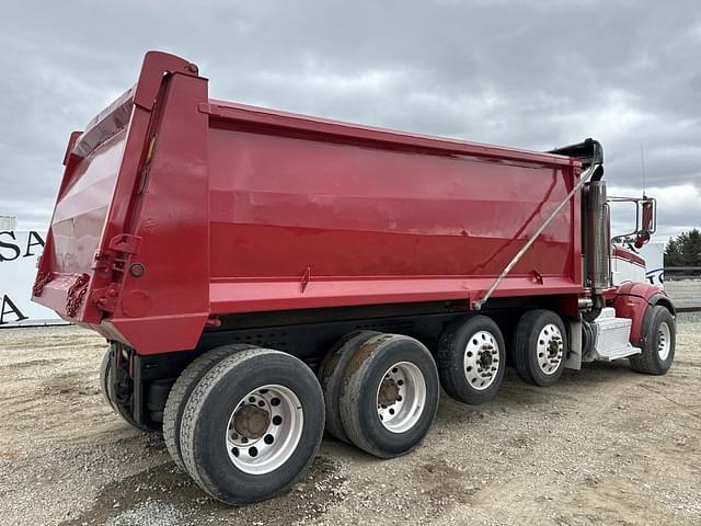 Image of Peterbilt 367 equipment image 4