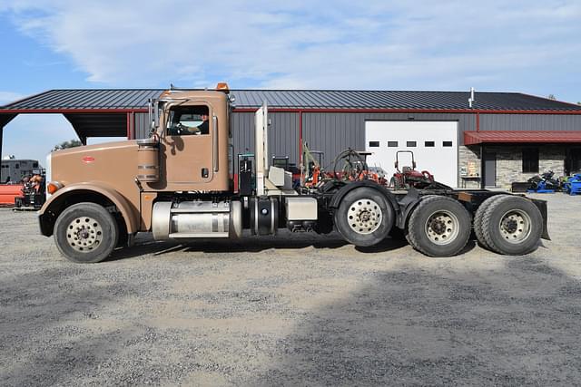 Image of Peterbilt 367 equipment image 1