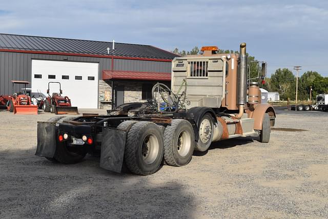 Image of Peterbilt 367 equipment image 4