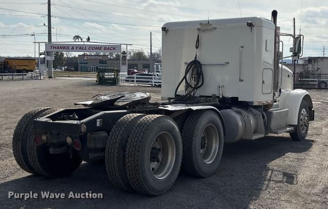 Image of Peterbilt 367 equipment image 4