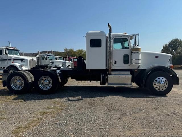 Image of Peterbilt 367 equipment image 2