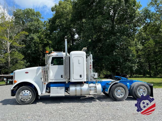 Image of Peterbilt 367 equipment image 1