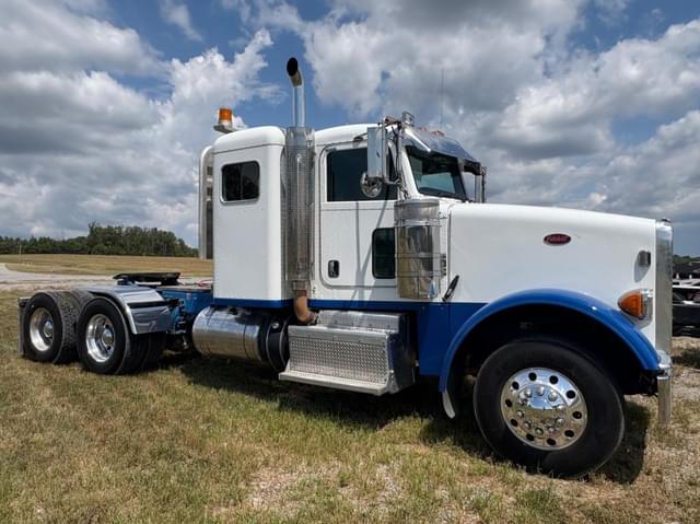 Image of Peterbilt 367 equipment image 2