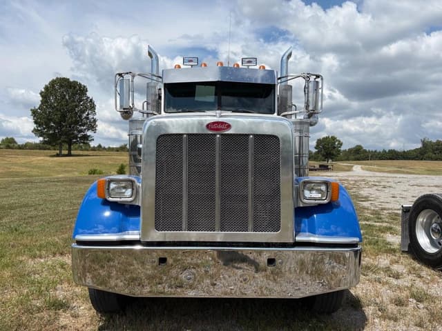 Image of Peterbilt 367 equipment image 1