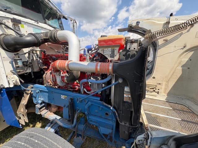 Image of Peterbilt 367 equipment image 3