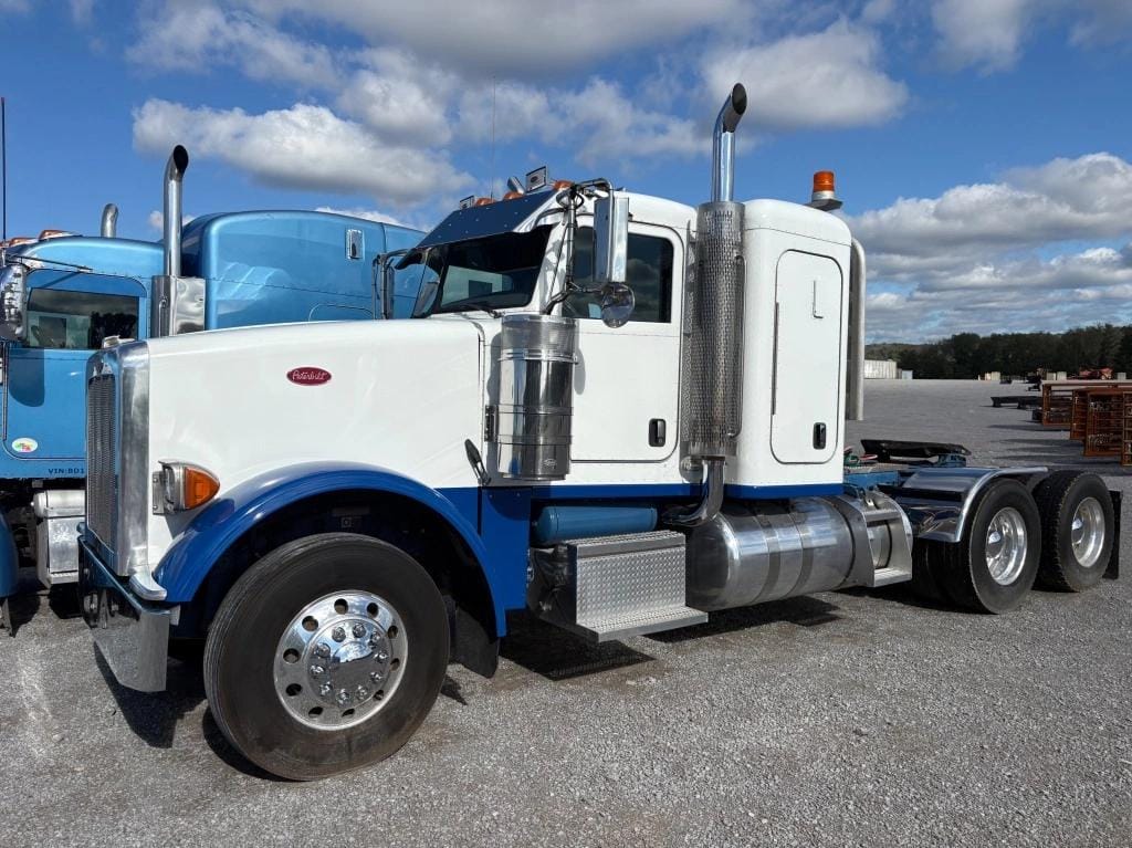 2013 Peterbilt 367 Equipment Image0
