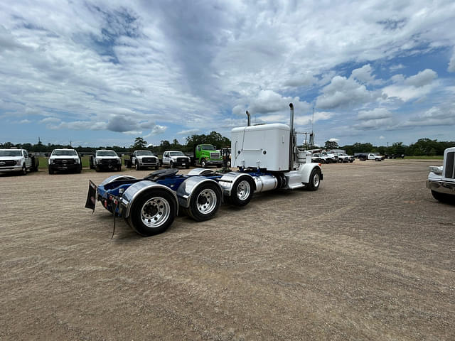 Image of Peterbilt 367 equipment image 3