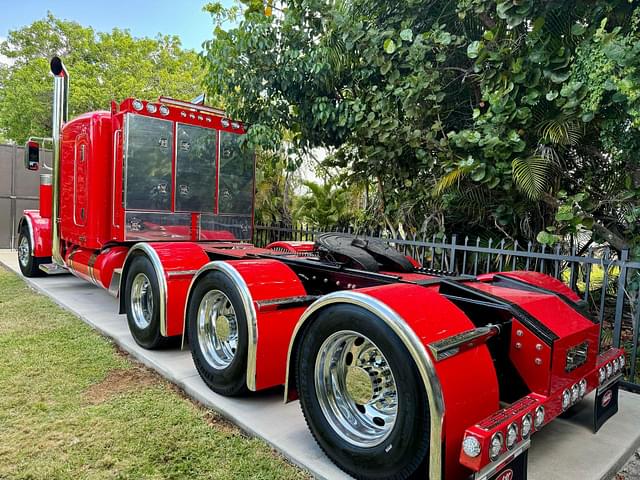 Image of Peterbilt 367 equipment image 2