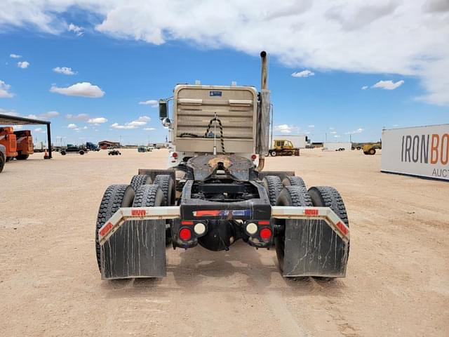 Image of Peterbilt 367 equipment image 3