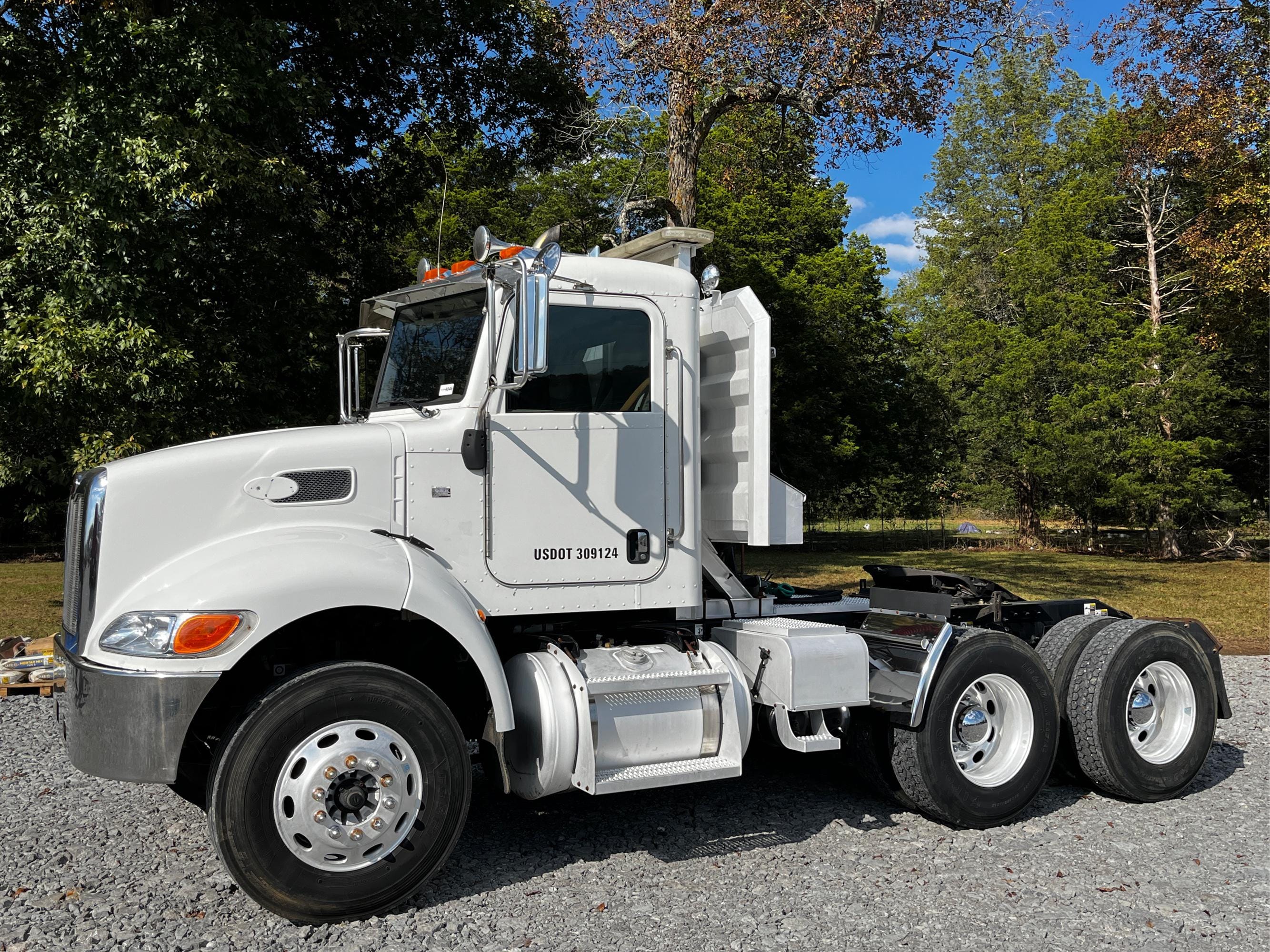 Main image Peterbilt 382