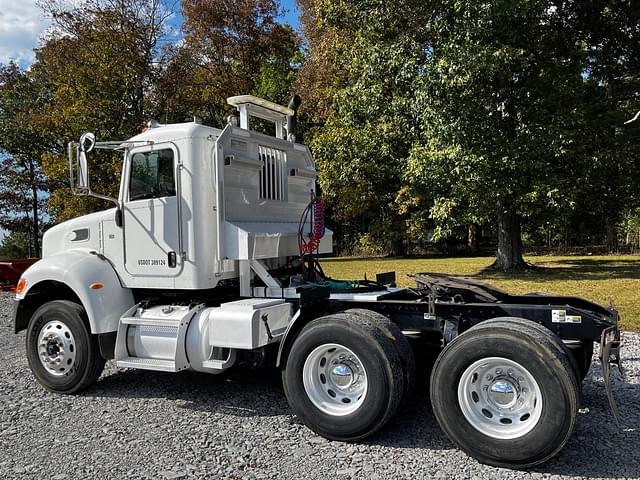 Image of Peterbilt 382 equipment image 1