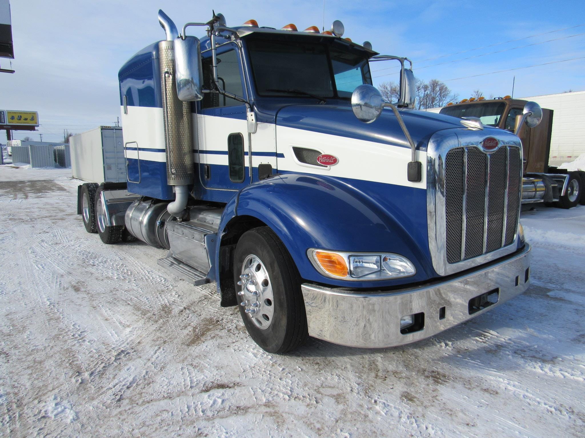 2013 Peterbilt 384 Equipment Image0