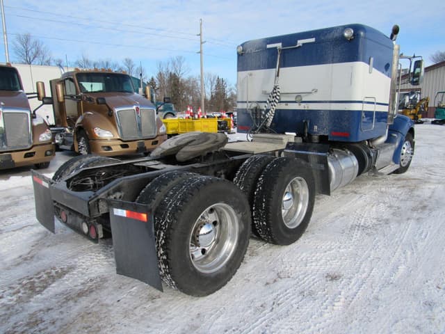 Image of Peterbilt 384 equipment image 3