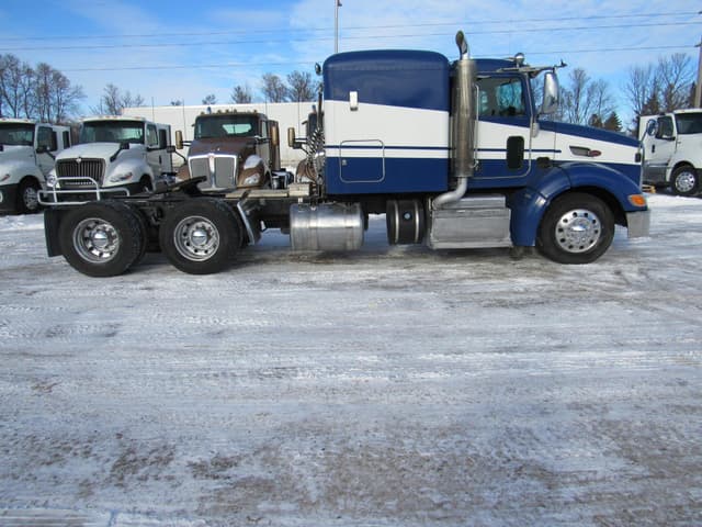 Image of Peterbilt 384 equipment image 4
