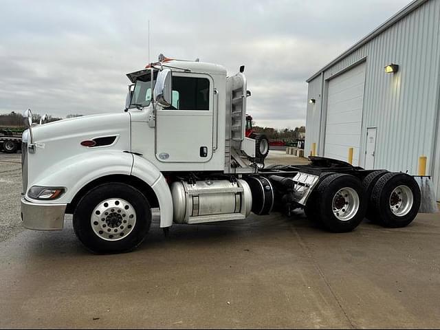 Image of Peterbilt 384 equipment image 2