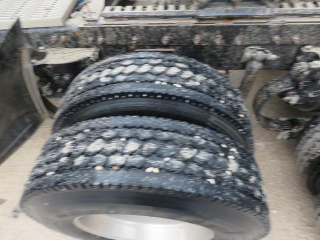 Image of Peterbilt 384 equipment image 4
