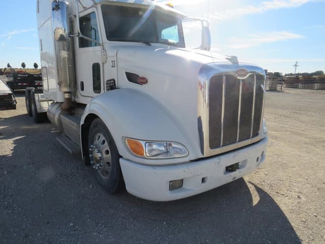 Image of Peterbilt 384 equipment image 2