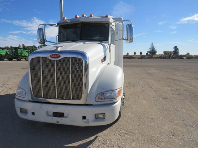 Image of Peterbilt 384 equipment image 1