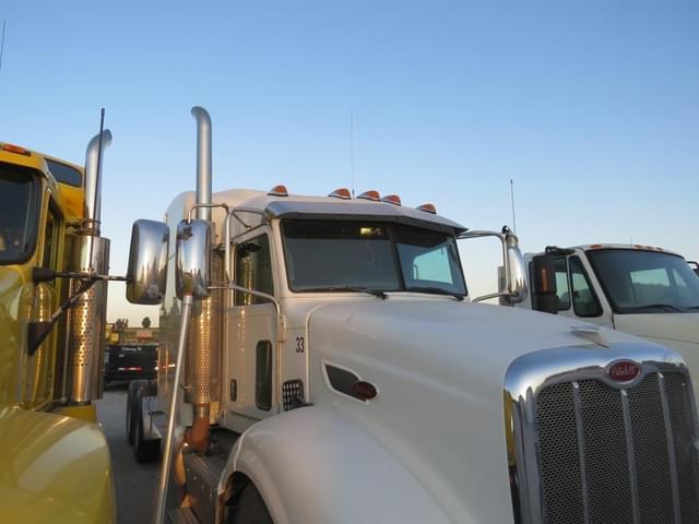 Image of Peterbilt 384 equipment image 4