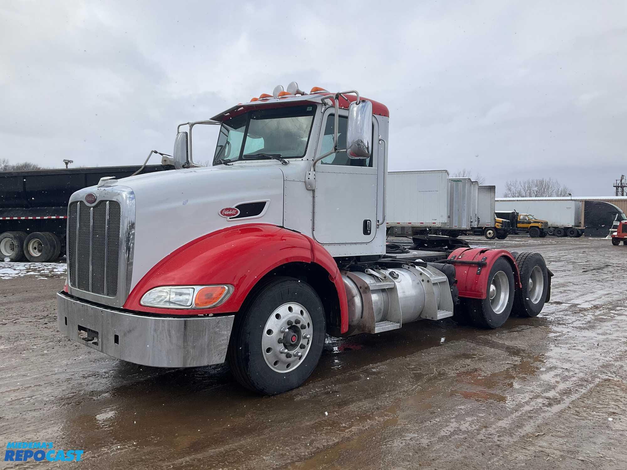Main image Peterbilt 384