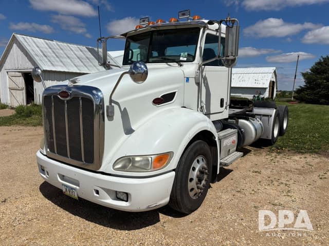 Image of Peterbilt 384 equipment image 1