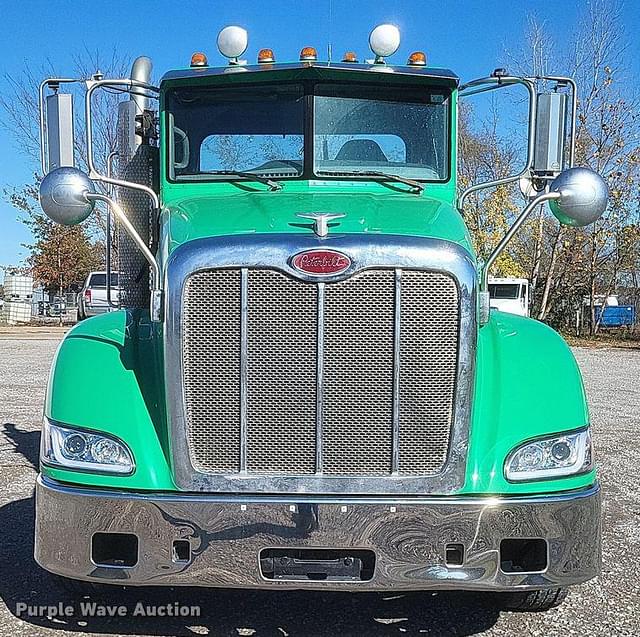 Image of Peterbilt 384 equipment image 1