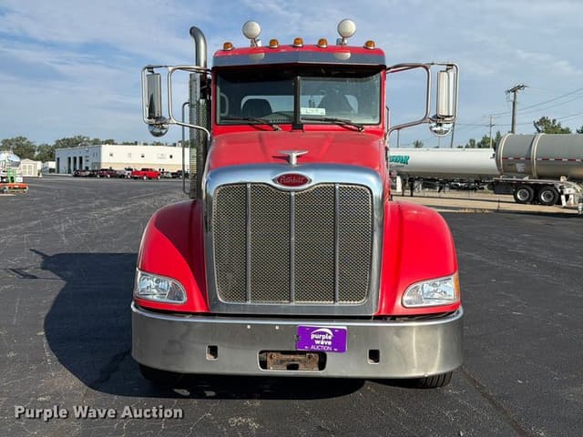 Image of Peterbilt 384 equipment image 1