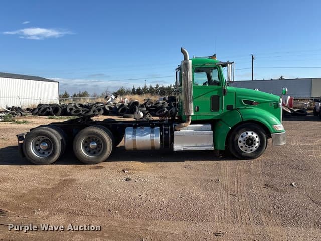 Image of Peterbilt 384 equipment image 3