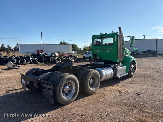 Image of Peterbilt 384 equipment image 4