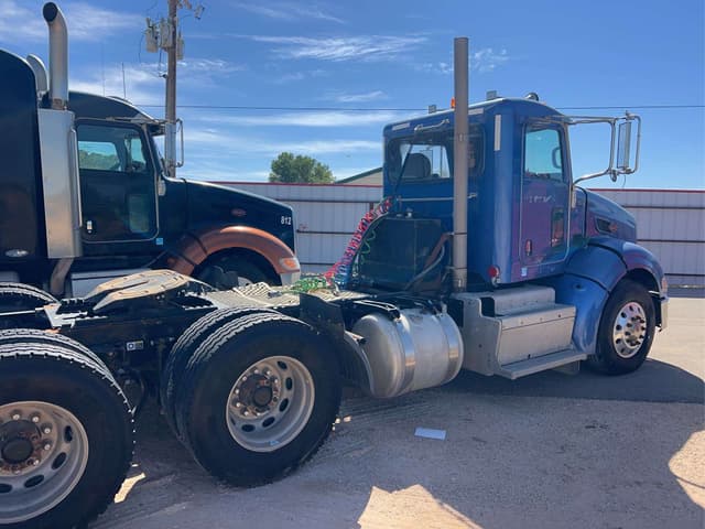 Image of Peterbilt 384 equipment image 3