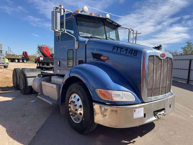 Image of Peterbilt 384 equipment image 2