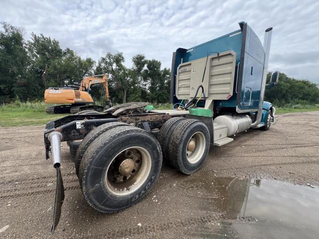 Image of Peterbilt 386 equipment image 4