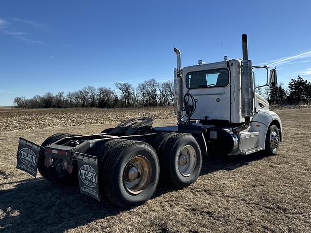 Image of Peterbilt 386 equipment image 4