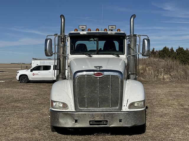 Image of Peterbilt 386 equipment image 2