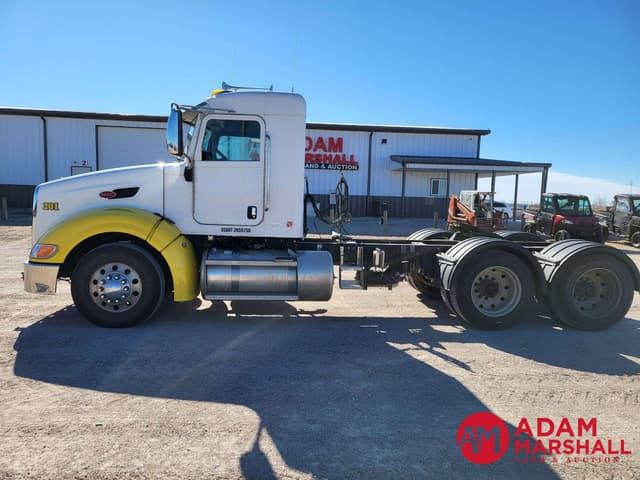 Image of Peterbilt 386 equipment image 4