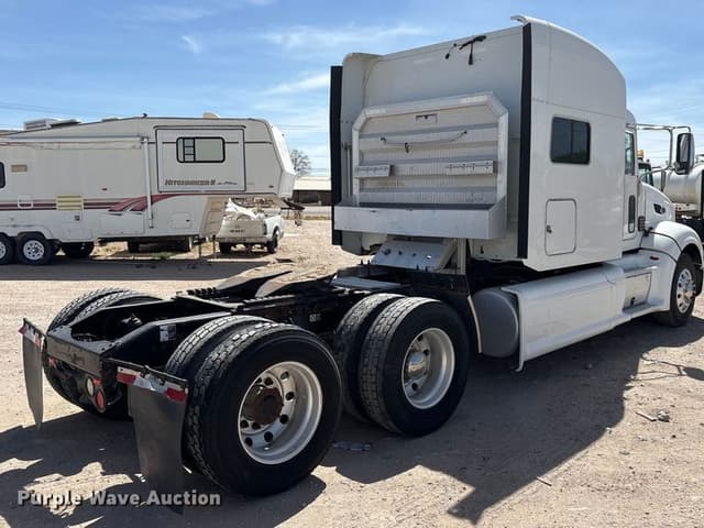 Image of Peterbilt 386 equipment image 4