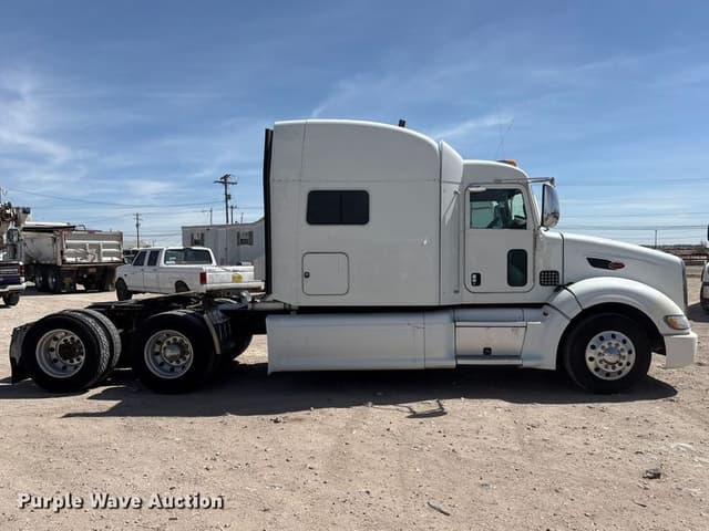 Image of Peterbilt 386 equipment image 3