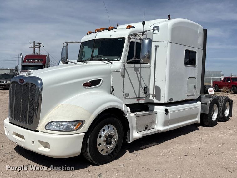 2013 Peterbilt 386 Equipment Image0