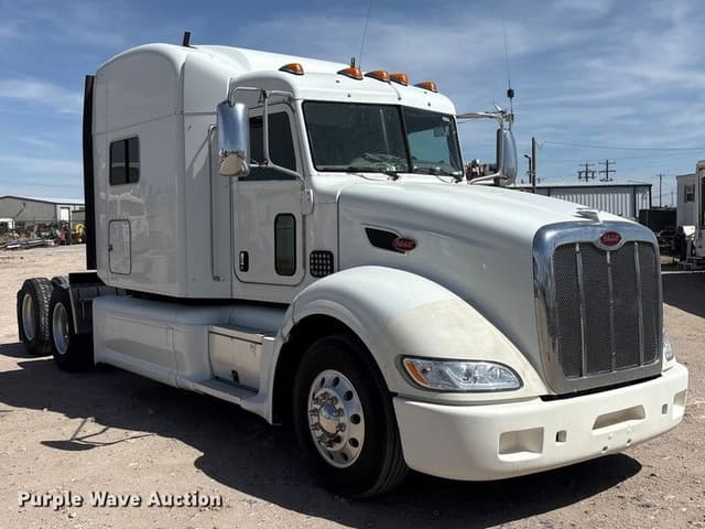 Image of Peterbilt 386 equipment image 2