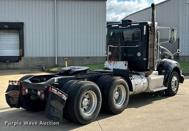 Image of Peterbilt 386 equipment image 4