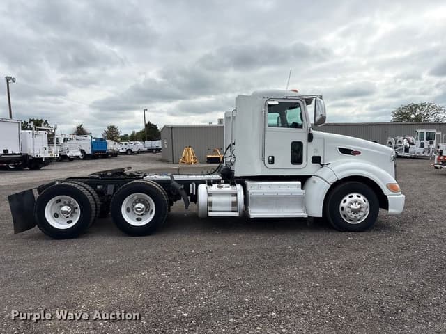 Image of Peterbilt 386 equipment image 3