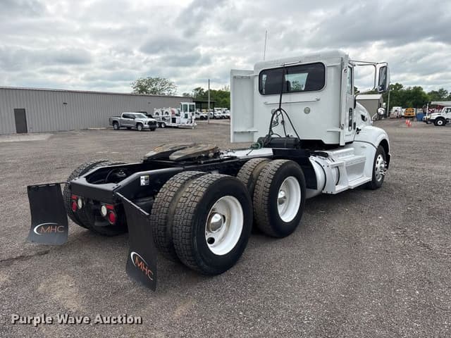 Image of Peterbilt 386 equipment image 4