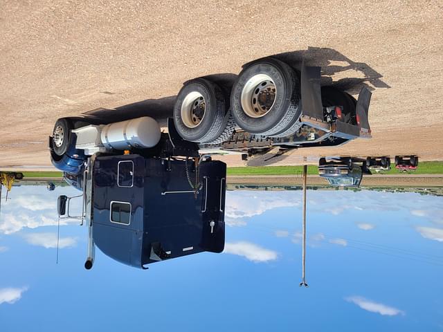 Image of Peterbilt 386 equipment image 2
