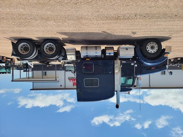 Image of Peterbilt 386 equipment image 4